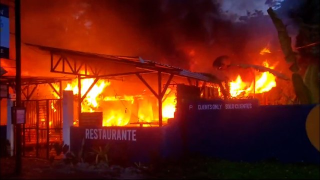 Incendio en restaurante en Playa Chiquita de Limón