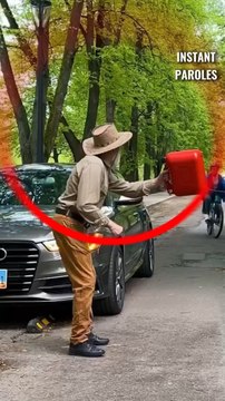 Cet homme âgé reçoit le précieux soutien d’une cycliste puis décide de lui rendre la pareille