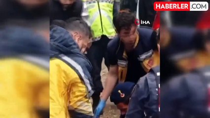 Freni Patlayan Traktör Kamyonete Çarptı, Sürücü Yaralandı