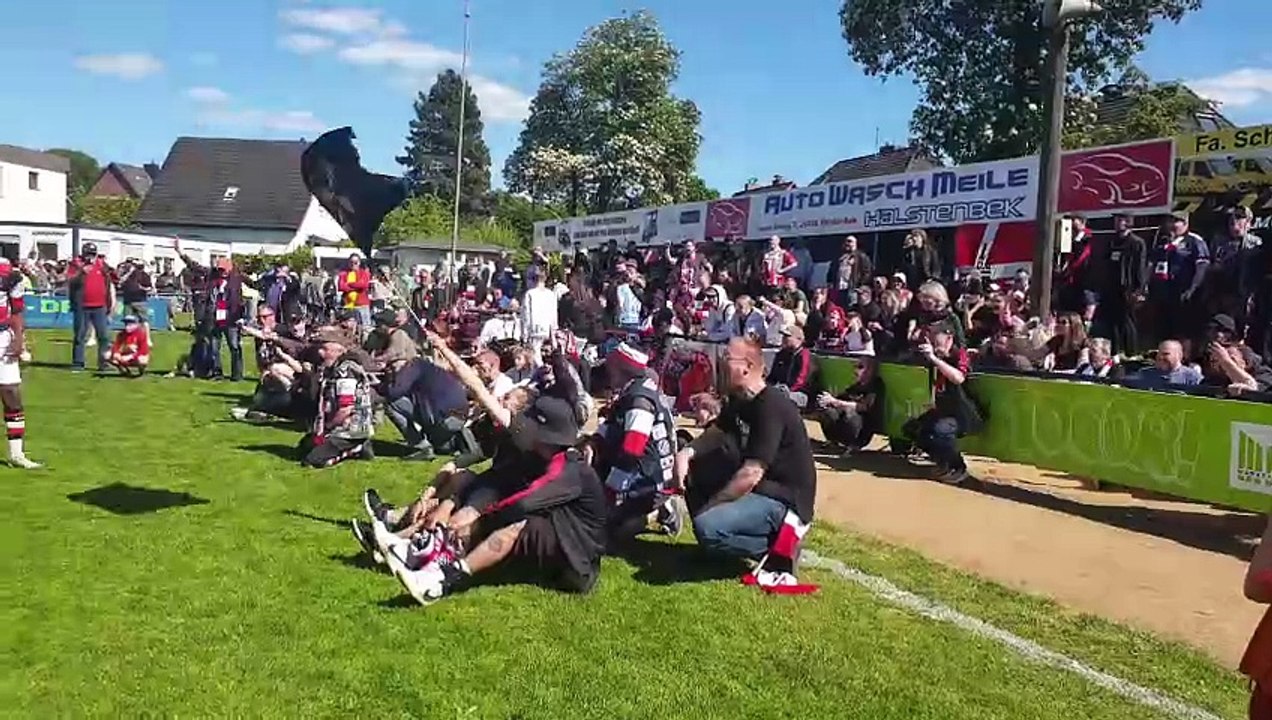 Minou Tsimba-Eggers stimmt das 'Humba' an!