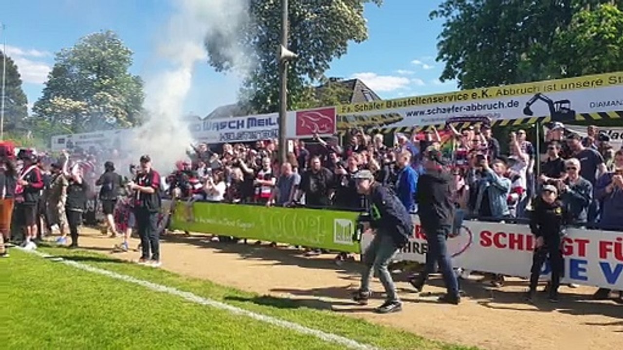 Die Altonaer 'Meisterwelle' mit den Fans!