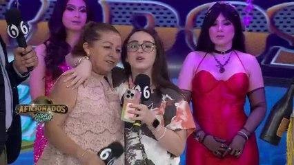 Escarleth ex &#039;Aficionados&#039; llega acompañada de su mamá