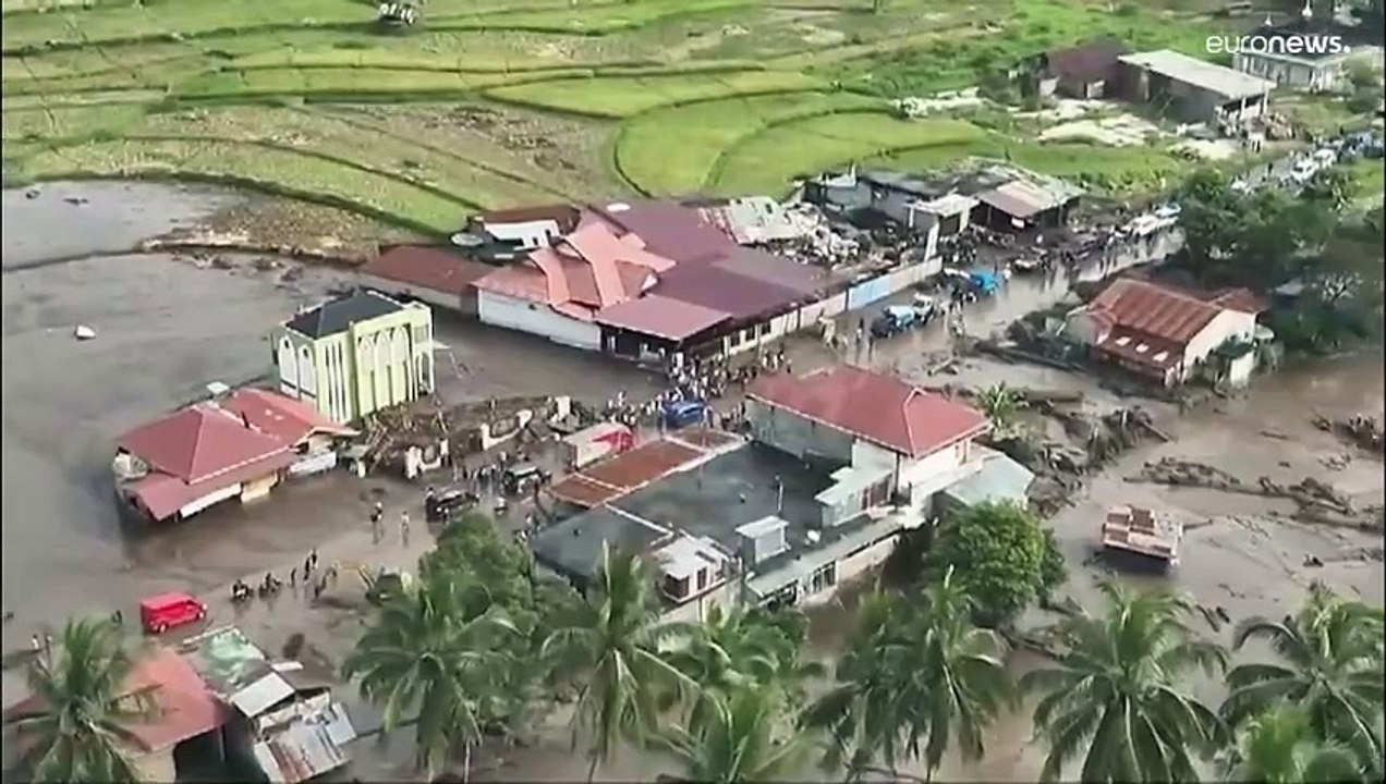 مقتل 37 شخصًا إثر فيضانات كارثية ضربت جزيرة سوم...