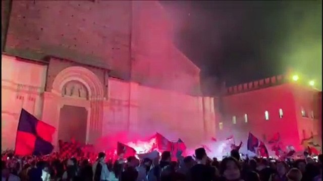 Video: fuochi d'artificio e fumogeni in piazza per la Champions