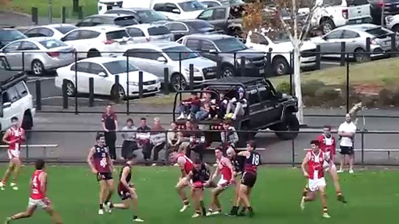 BFNL: Sandhurst's Fergus Greene takes a strong...