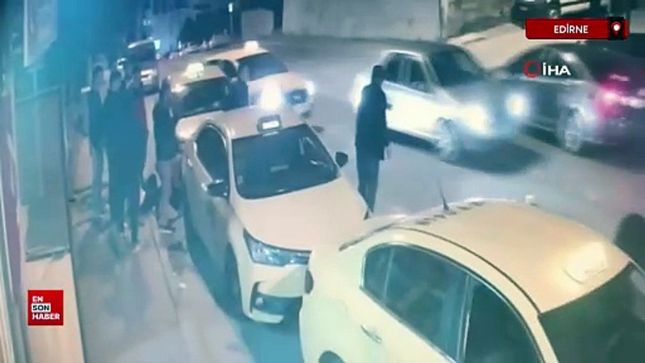 Edirne'de kapıyı açıp taksiden indiği esnada otomobil böyle çarptı