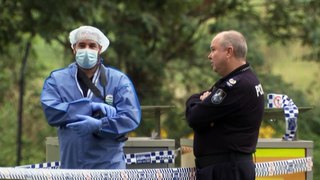 Police launch homicide investigation after 22-year-old found with stab wound in Brisbane's south
