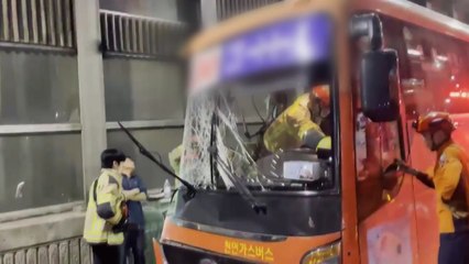 새벽 인천서 터널 들이받은 광역버스...11명 중경상 / YTN
