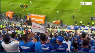 HOMENAJE A Paco Villa en el Cruz Azul vs Pumas