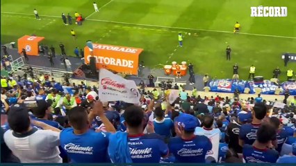 HOMENAJE A Paco Villa en el Cruz Azul vs Pumas