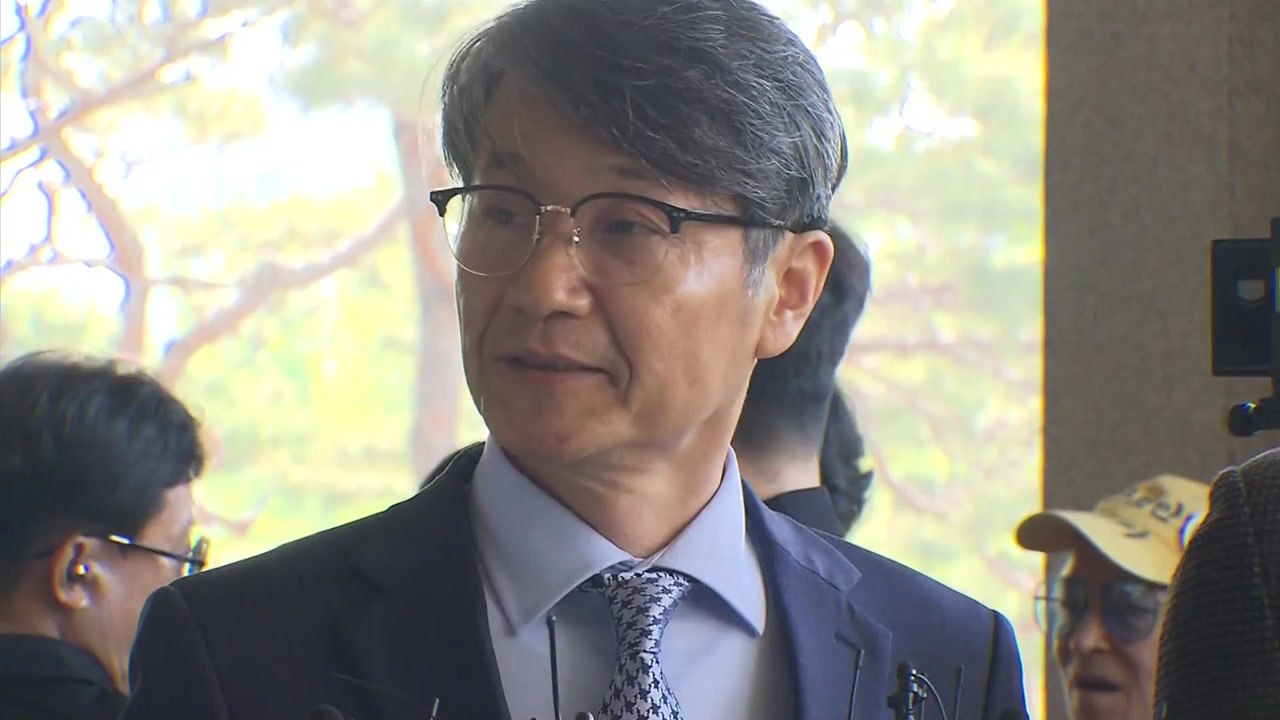 '명품가방' 제공 목사 피의자 조사..."본질은 대통령 권력 사유화" / YTN