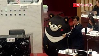 議員鄭孟洳問「高雄熊」可愛嗎？陳其邁：跟我一樣可愛