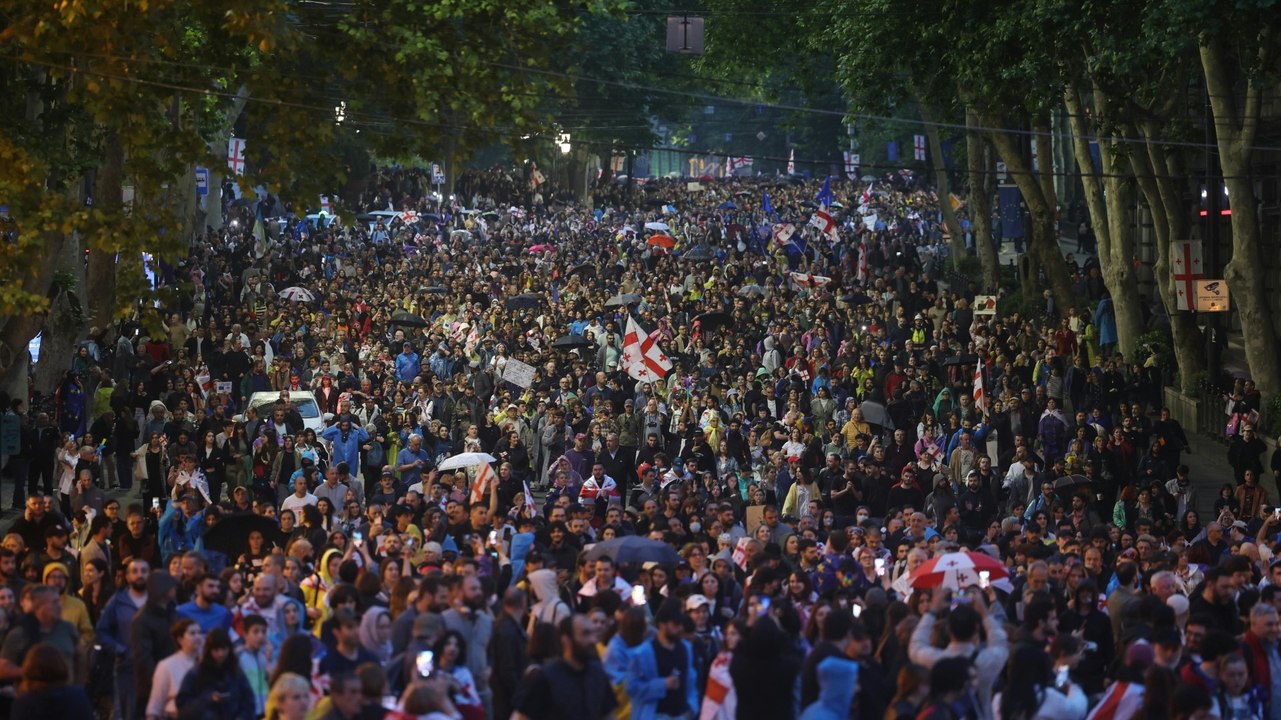 Georgien: Zehntausende demonstrieren gegen Gesetz zu 'ausländischer Einflussnahme'