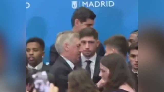 El gesto de Ancelotti con Güler que no se vió durante la celebración: de padre a hijo