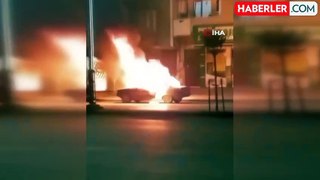 Bursa'da Otomobil Alev Topuna Döndü, Alevler Servis Aracına Sıçradı