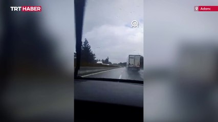 Adana'da 7 kişinin yaralandığı kaza kamerada