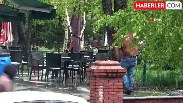 Ardahan'da dolu yağışı sonrası kent beyaza büründü