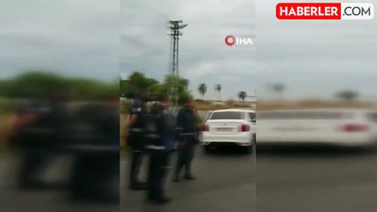Kuvvetli yağışın etkisiyle Hatay'da sel yolu ikiye böldü