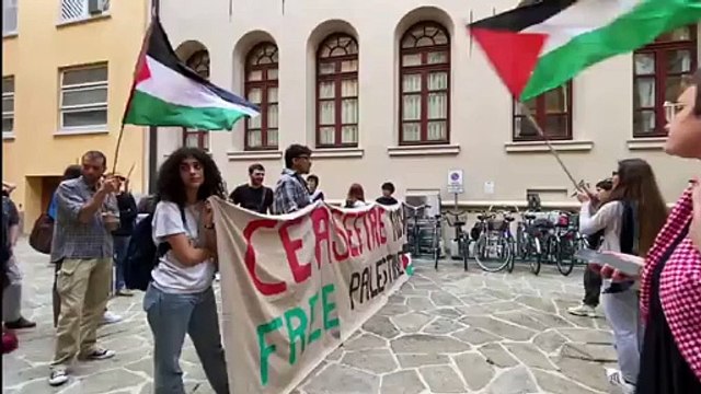 Padova, tensione all'università: attivisti pro Palestina chiusi fuori dal palazzo del Bo