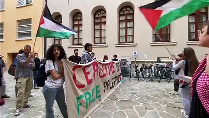 Padova, tensione all'università: attivisti pro Palestina chiusi fuori dal palazzo del Bo