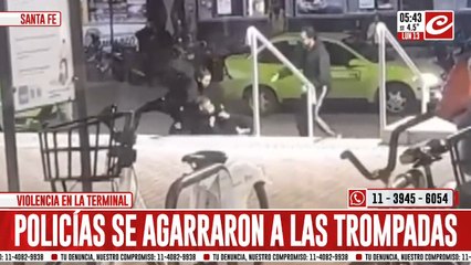 Insólito: policías se agarraron a las trompadas y fueron separados por civiles