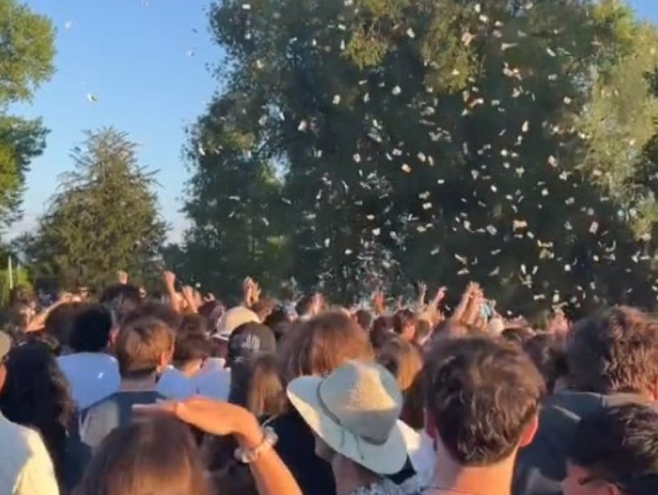 TikToker lässt Geld regnen: Chaos am Zürichsee!