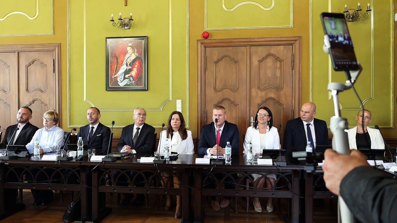 Bytowska rada miejska zaprzysiężona. Nowy burmistrz z insygniami (1)