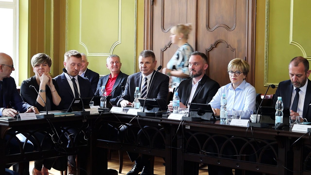 Bytowska rada miejska zaprzysiężona. Nowy burmistrz z insygniami (2)