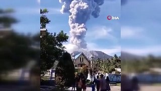 Endonezya'daki Ibu Yanardağı'nda patlama: 5 kilometre yüksekliğe kül püskürttü