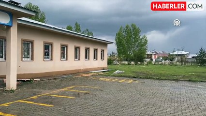 Erzurum'da hortum nedeniyle birçok ev ve okulun çatısı uçtu