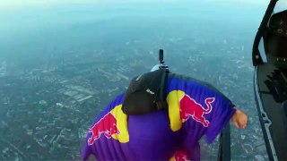 WATCH: Historic Wingsuit Flight Through Tower Bridge