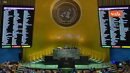 Onu vota a favore della richiesta di adesione della Palestina, applauso in Aula. L'Italia si astiene