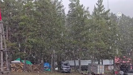 Bolu'nun yüksek kesimlerine kar yağdı