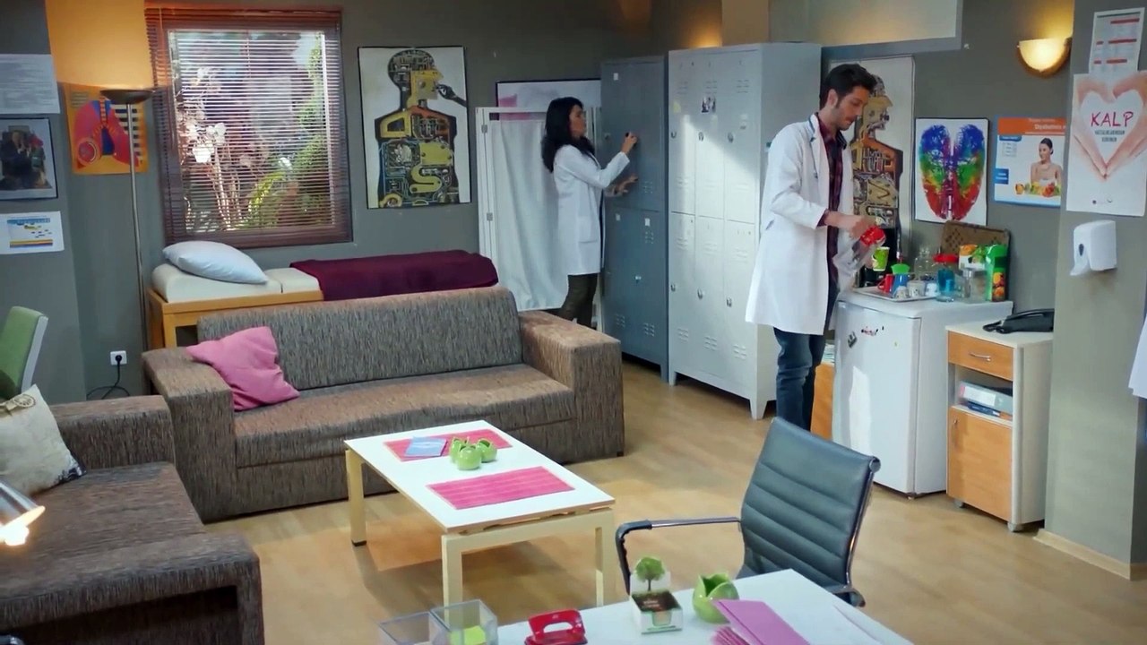 Zeynep Threatens Özgür - Emergency Pyar