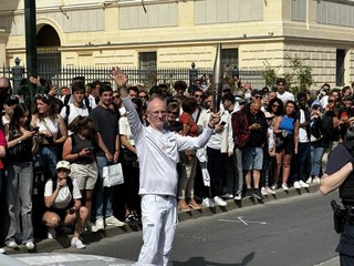 JO 2024 : La Flamme est à l'arc de Triomphe