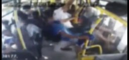 VÍDEO: Estudantes de escola estadual quebram porta de ônibus em Salvador