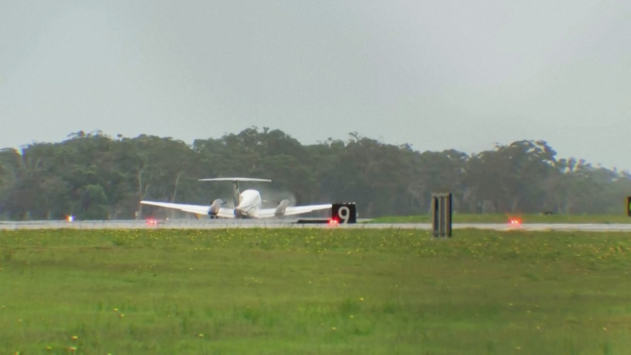 Un petit avion se pose en urgence sur le ventre, sans train d'atterrissage et sans faire de blessé