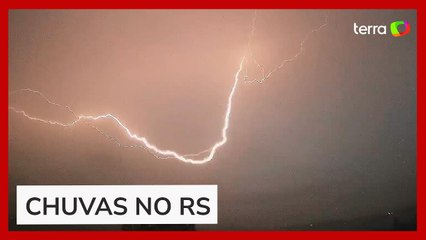 Observatório registra intensa 'chuva de raios' durante temporal no RS