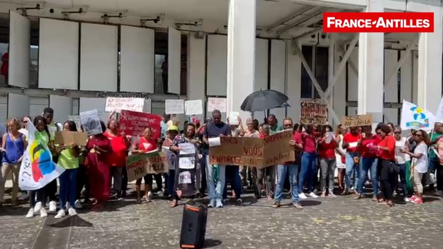Éducation : enseignants et parents mobilisés contre les suppressions d'effectifs et de classes