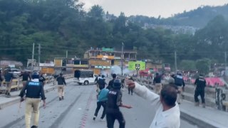 파키스탄, 물가 항의 시위대·경찰 충돌...