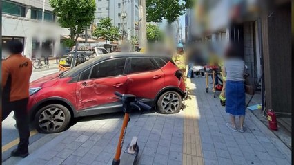 평택에서 차량 인도 덮쳐...길 걷던 20대 여성 부상 / YTN