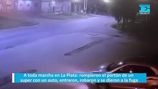 A toda marcha en La Plata: rompieron el portón de un supermercado con un auto, entraron, robaron y se dieron a la fuga