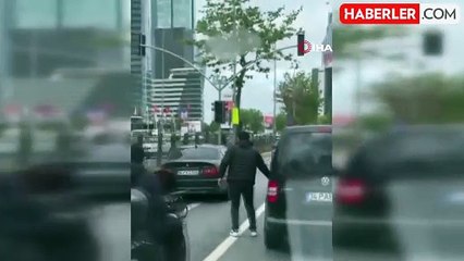 Trafikte tartıştığı sürücünün dikiz aynasını levyeyle kırdı: O anlar kamerada