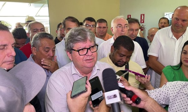 Governador diz que não fez obras em Cajazeiras em troca de apoio do prefeito: “Não vim fazer comício”