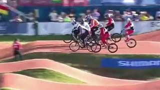 Momento cuando el ciclista Jaime Quintanilla gana el Mundial de bicicrós en Estados Unidos.