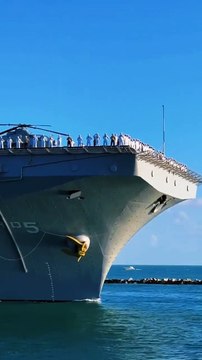 USS Bataan (LHD-5) Wasp-class amphibious assault ship arriving on Sunday to a very warm welcome at South Point Park in Miami Beach , Florida