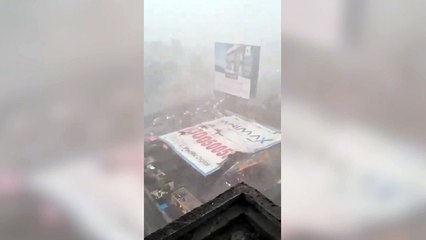 ext-Doce muertos y 60 heridos tras la caída de una valla publicitaria en India-130524