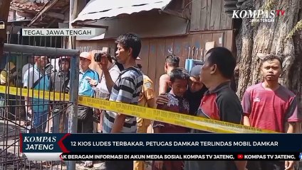 12 Kios Ludes Terbakar, Petugas Damkar Terlindas Mobil Damkar