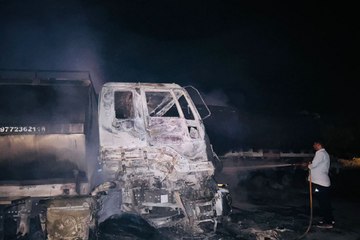 Accident :  टक्कर के बाद दूध वाहन के टैंकर में लगी आग, ट्रक व टैंकर जलकर खाक