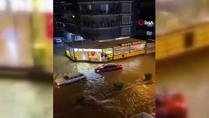 Deprem bölgesinde felaketinin yeni adı sel oldu: Yollar göle döndü